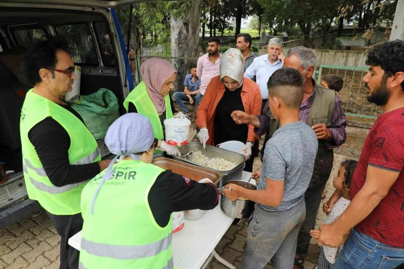Yağmurun vurduğu tarım işçilerine belediye sahip çıktı
