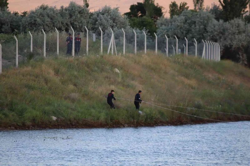 Kızılırmak’a giren şahıs kayboldu
