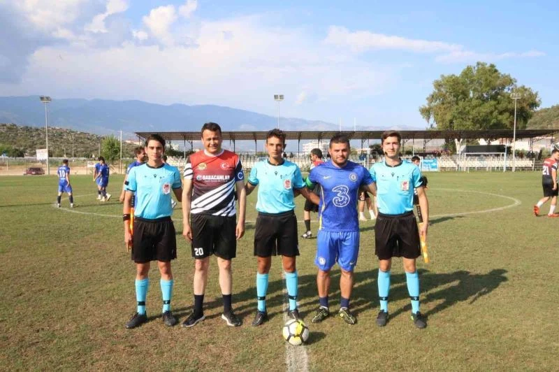 Başkan Ulutaş, çiftçi kupası futbol turnuvasında forma giydi
