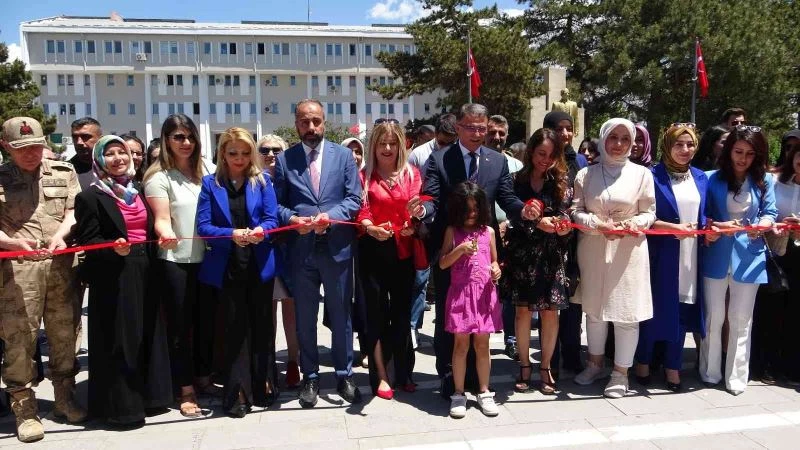 Van’da kadın sanatçılardan resim sergisi
