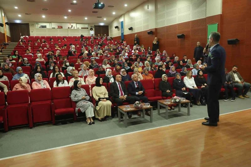 BAKMER’den Başakşehirli 400 kadına okuma yazma kursu
