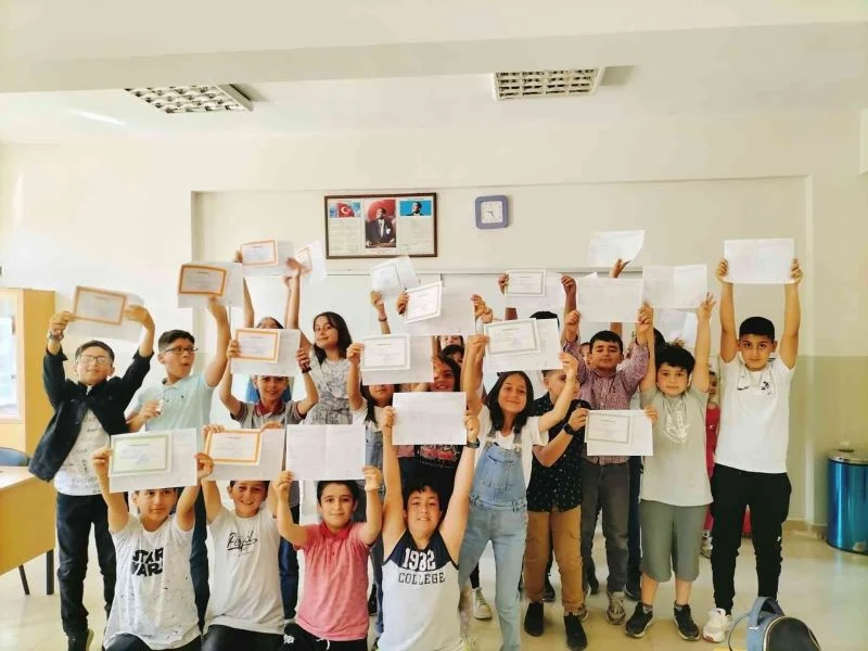 Tatvan’da 23 bin 430 öğrenci karne sevinci yaşadı
