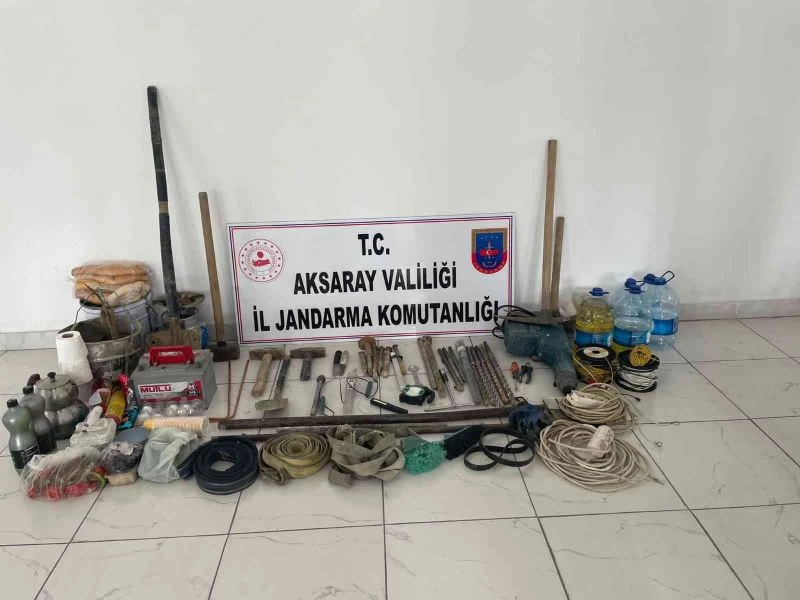 Defineci dinamitlerle birlikte suçüstü yakalandı
