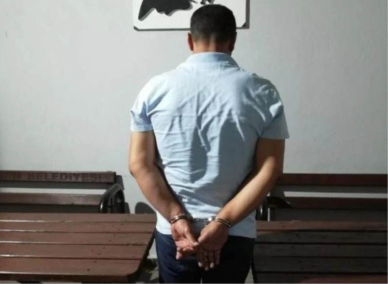 İzmir’de uygulamadan kaçarken polisi aracıyla yaralayan sürücü tutuklandı
