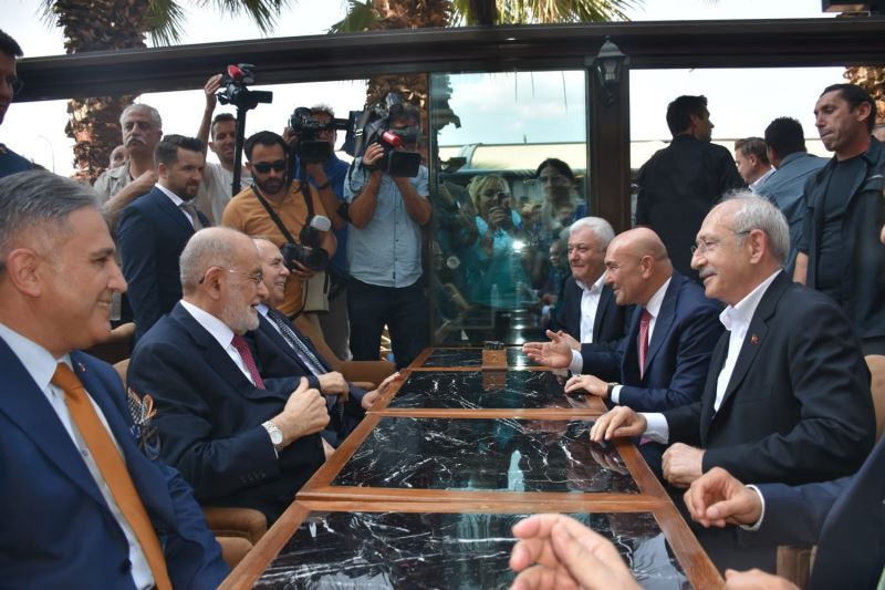 Kılıçdaroğlu ve Karamollaoğlu İzmir’de bir araya geldi
