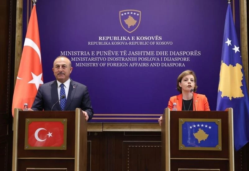Bakan Çavuşoğlu, Kosovalı mevkidaşı Schwarz ile görüştü
