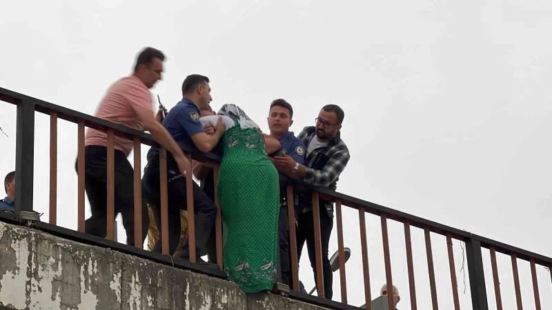 Sevgilisiyle tartışan kadın köprüye çıktı
