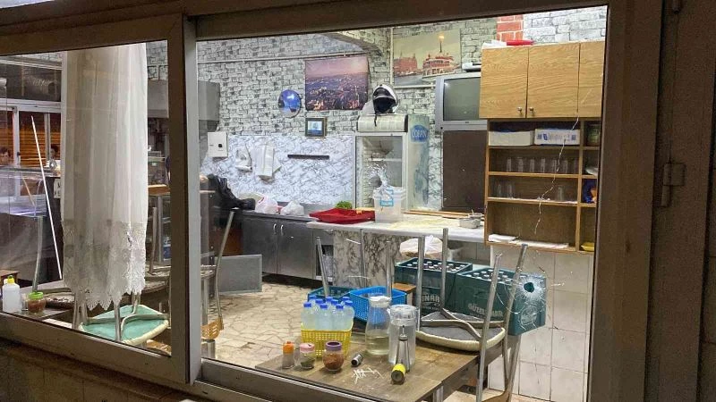 Ataşehir’de lokanta sahibiyle tartışan müşterinin yakınları kurşun yağdırdı

