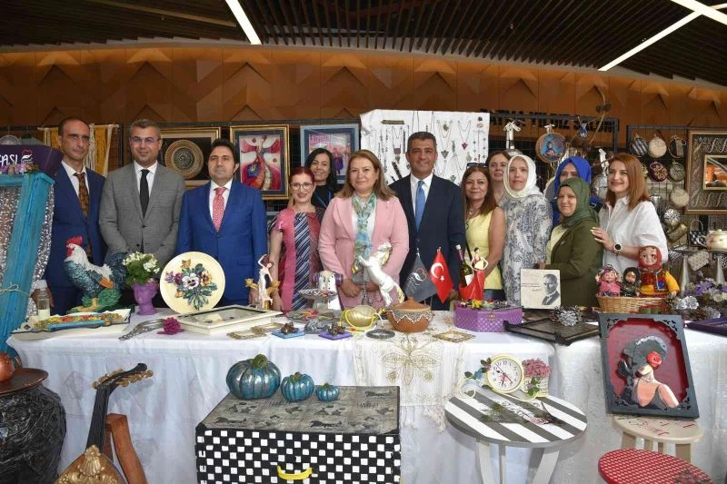 Hayat boyu öğrenmeye devam eden kursiyerlerin eserleri görücüye çıktı
