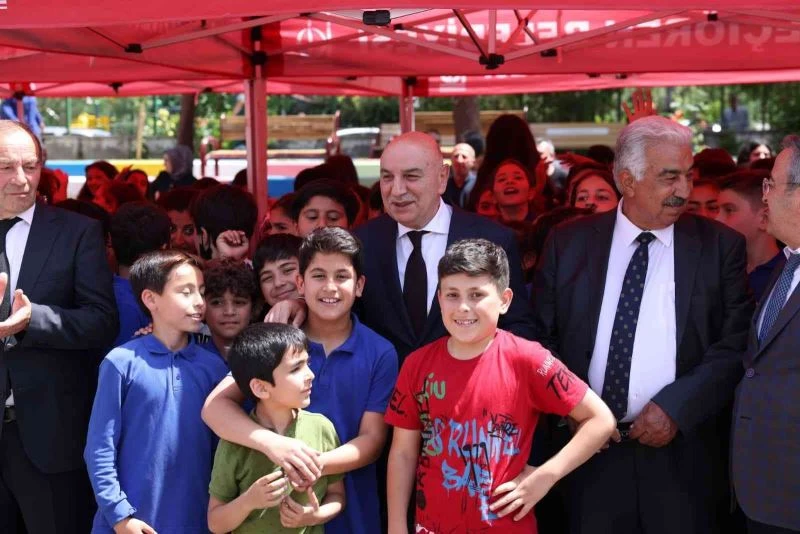 Keçiören Toygar Börekçi Ortaokulu’na yeni halı saha
