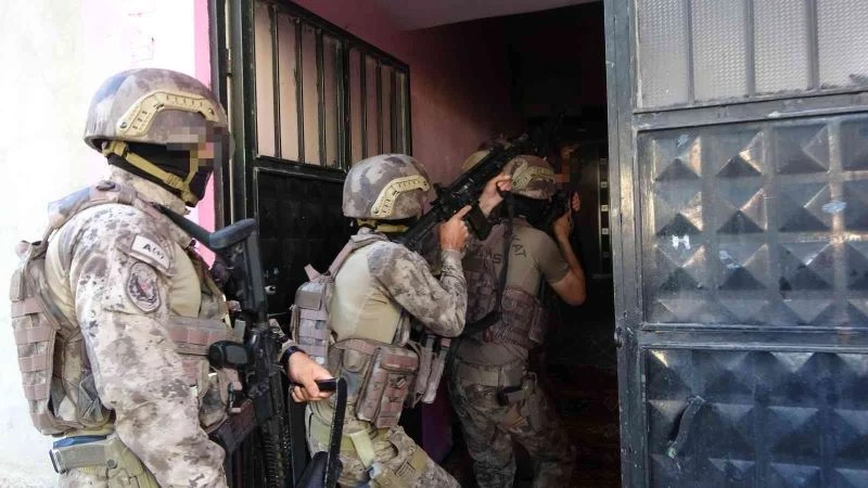 Eroini ‘Erol abi’, metamfetamini ‘Metin abi’ şifresiyle pazarlayan torbacılara şafak operasyonu
