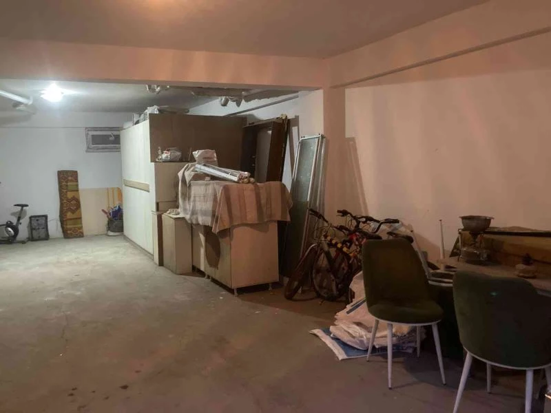 Garajdaki 30 bin liralık malzemeyle birlikte 2 kavanoz reçel de çalındı
