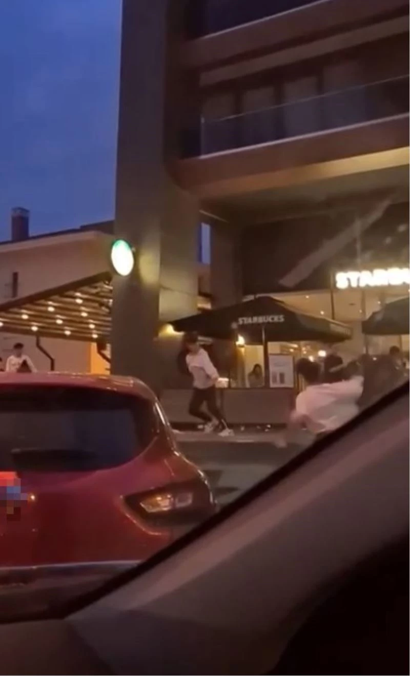 Büyükçekmece’de kavgada sandalyeler havada uçuştu
