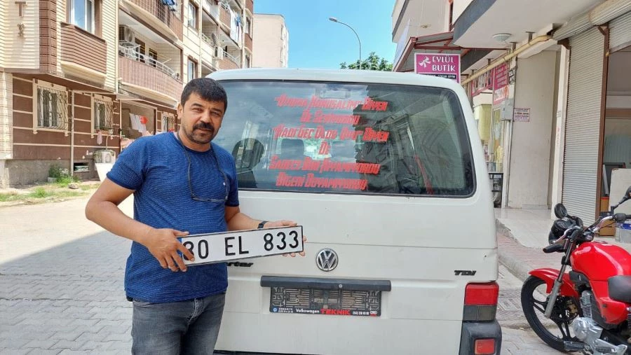 Yediği Trafik Cezalarına Tepki Gösteren Toprakkaleli Esnaf Aracının Plakasını Söktü