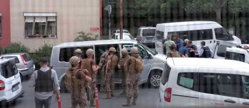 Şişli’de film gibi olay: Rehin alınan genç kadın servis elemanının ihbarıyla kurtarıldı
