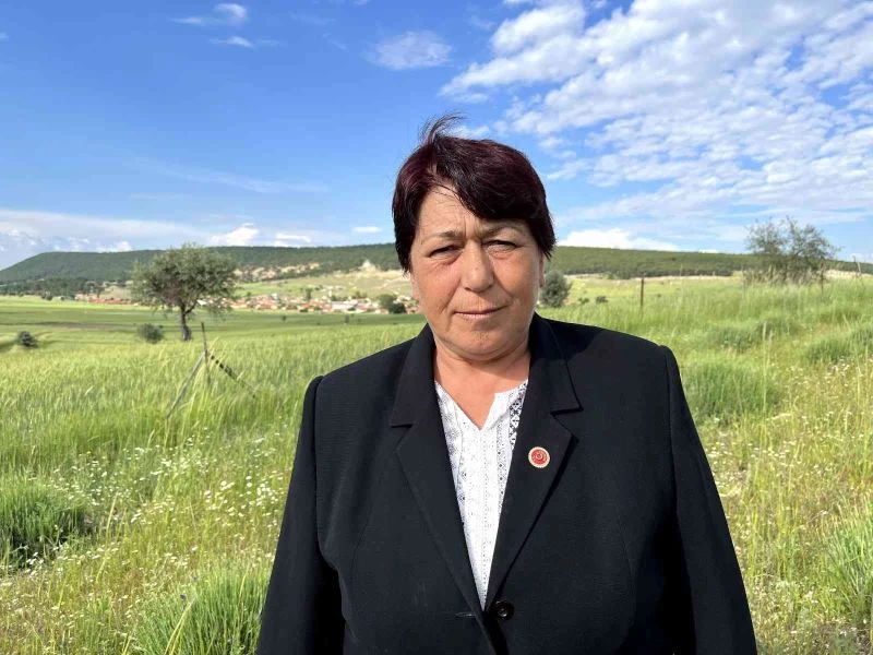 Eleştirileri görmezden gelerek ilçenin ilk ve tek kadın muhtarı oldu
