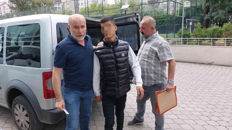 Para çalarken kameraya yakalanan hırsız gözaltına alındı
