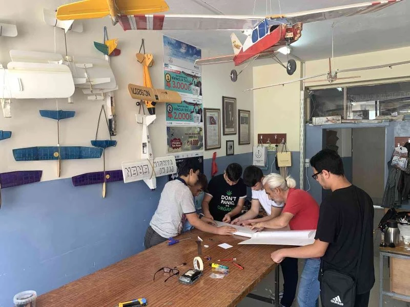  Geleceğin mühendisleri model uçaklarla kendilerini geliştiriyor
