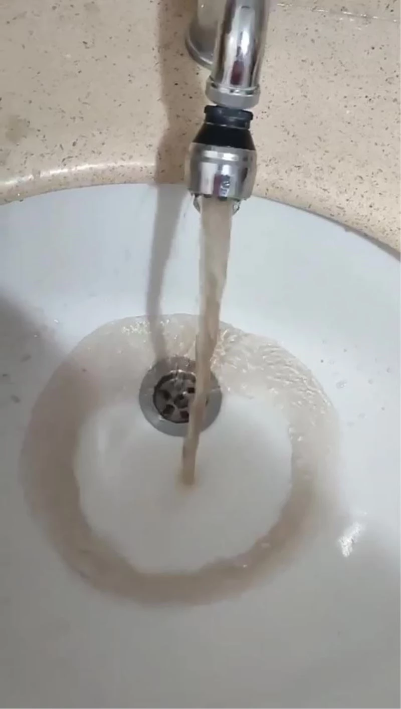 Su değil çamur akıyor: Vatandaşlar çileden çıktı
