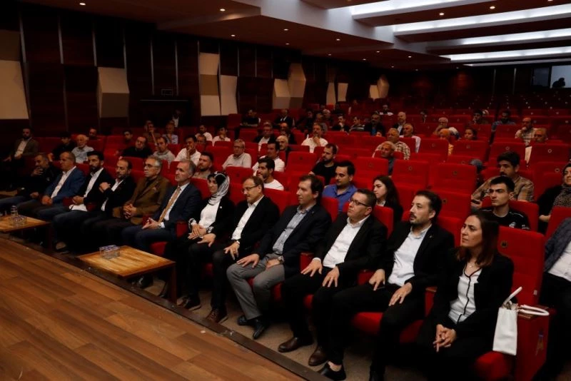 İnegöl’de ‘Ekonomi ve Dış Politikada Neler Oluyor’ semineri
