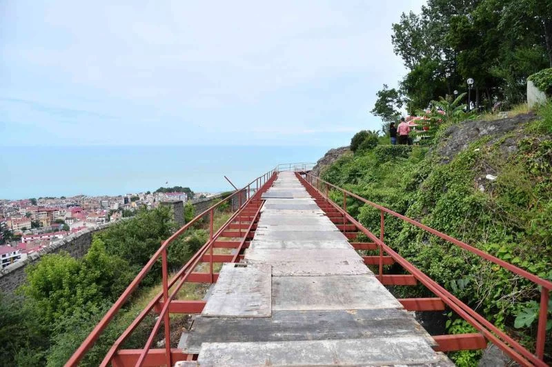 Trabzon’un ilk seyir terası Boztepe’de hayata geçiyor
