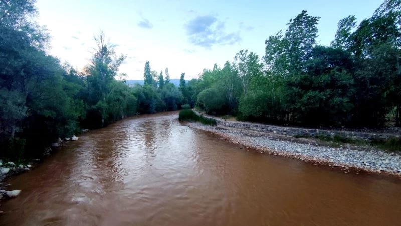 Tağar Çayı,  yağışlar sonrasında renk değiştirdi
