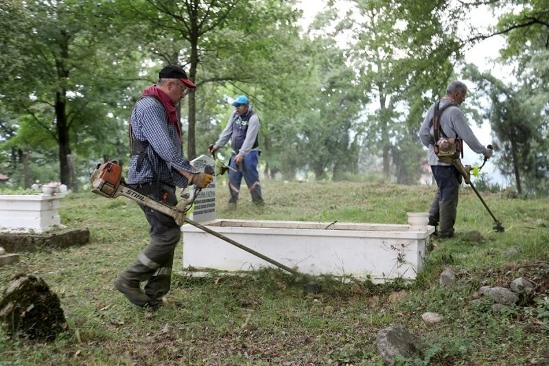 Büyükşehir mezarlıkları bayrama hazırlıyor
