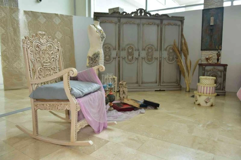 Eski eşyaları sanat eserine dönüştürdüler
