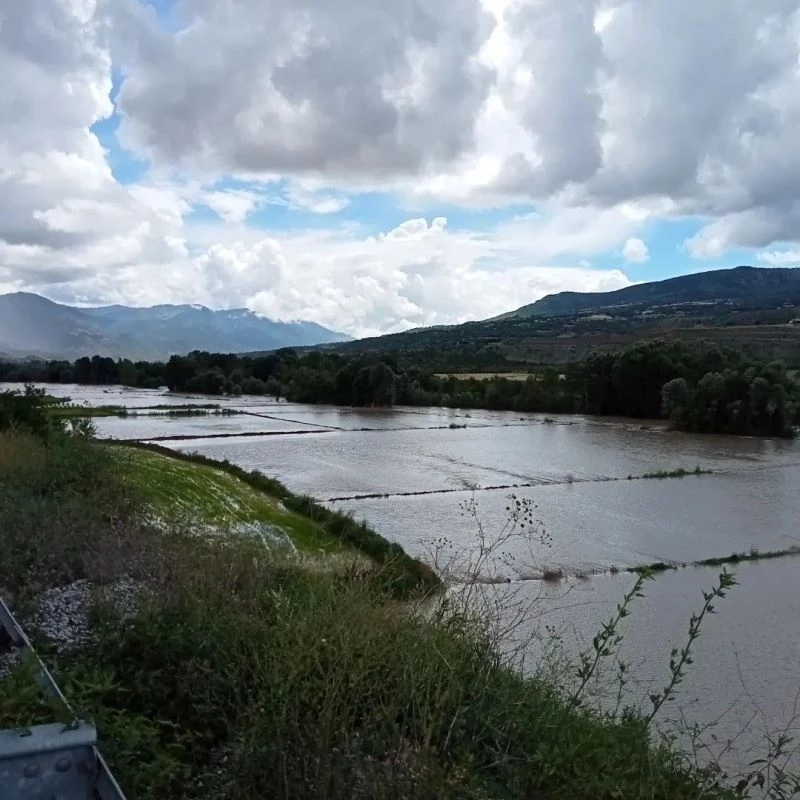 Hanönü’de ekili alanlar sular altında kaldı
