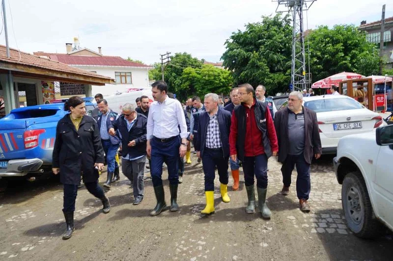 Bakan Kurum, afetin yaşandığı bölgelerde incelemelerde bulundu
