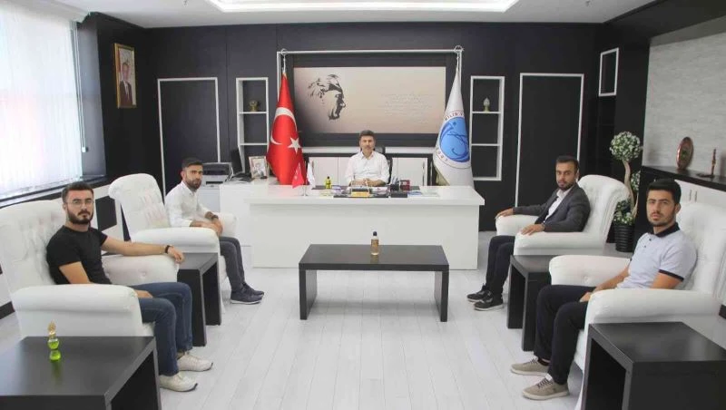 Enderun topluluğu öğrencileri, Rektör Karacoşkun’la bir araya geldi
