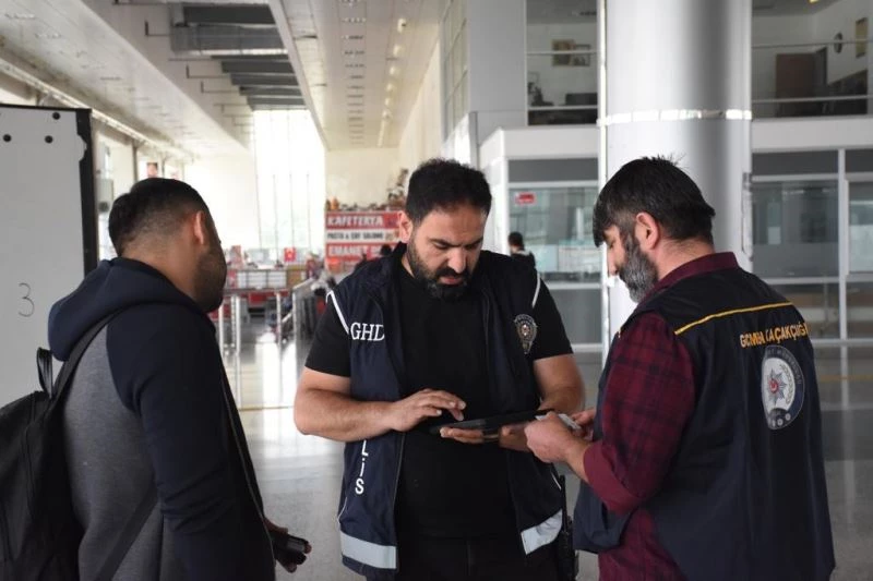 Düzensiz göçle mücadele operasyonlarında bin 543 düzensiz göçmen yakalandı
