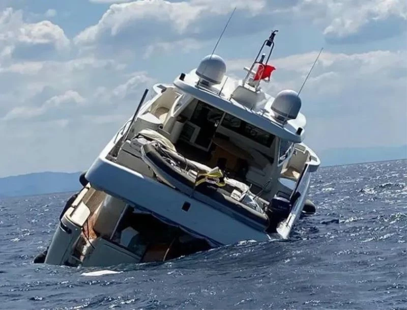 İzmir’de hareketli dakikalar: Su alan milyonluk yattaki 10 kişi kurtarıldı
