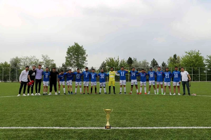 Bu turnuva 4 yıl sürdü, kimi mezun oldu kimi evlenip yuva kurdu
