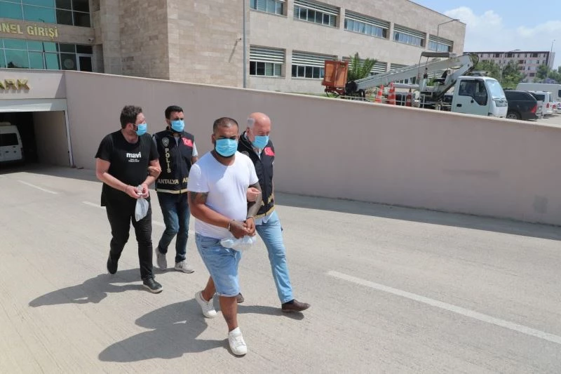 Antalya’da 41 ekip 102 personelle eşzamanlı aranan şahıs operasyonu
