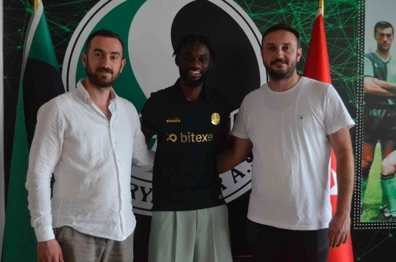 Sakaryaspor defans oyuncusu Isaac Donkor ile anlaştı
