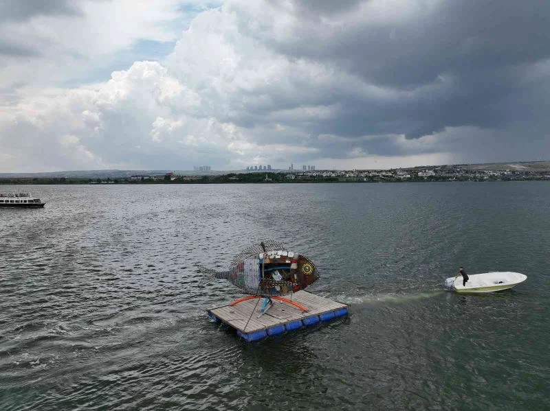 Mogan Gölü’ne bırakılan atıklar sanat eserine dönüştü

