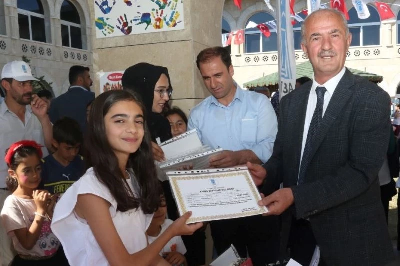 Tuşba’da yılsonu sergi ve sertifika töreni
