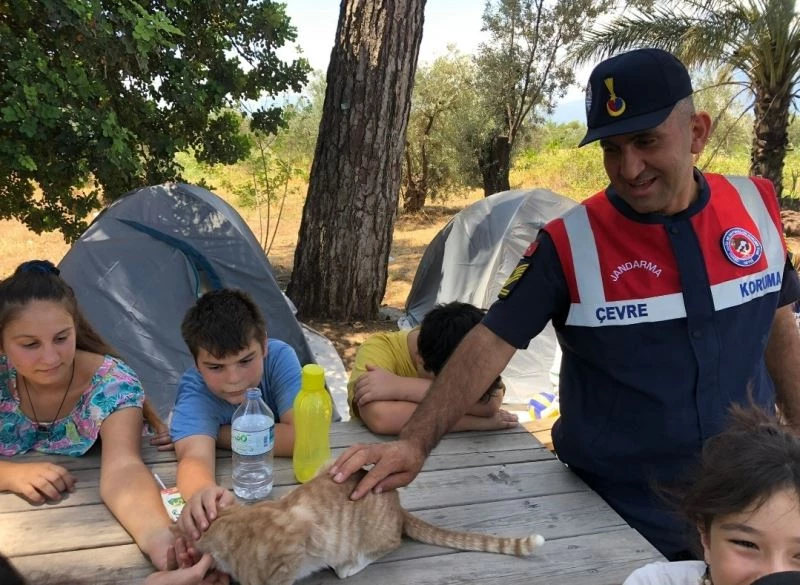 İzcilik kampında jandarma tarafından temiz çevre ve doğa etkinliği

