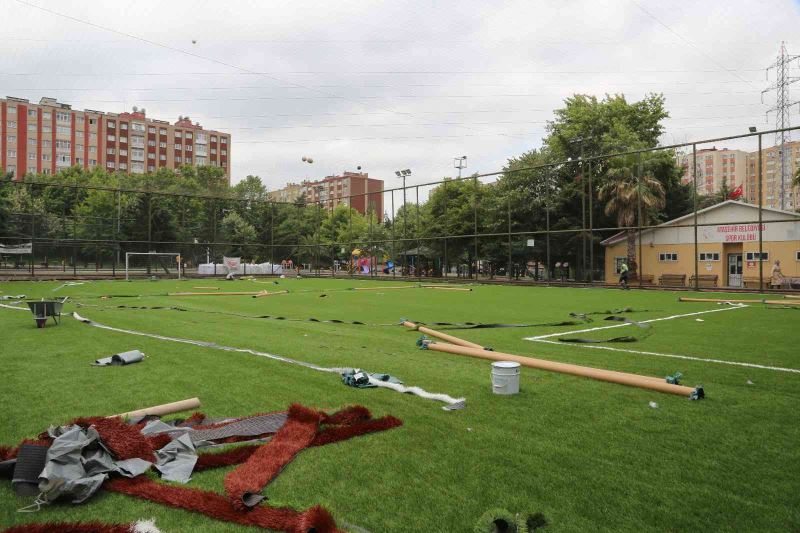 Ataşehir’de “Şehit Öğretmen Hüseyin Ağırman Parkı Futbol Sahası” yepyeni bir görünümüne kavuştu
