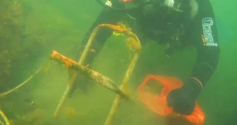 Denizin altında çekilen görüntüler kirliliği gözler önüne serdi
