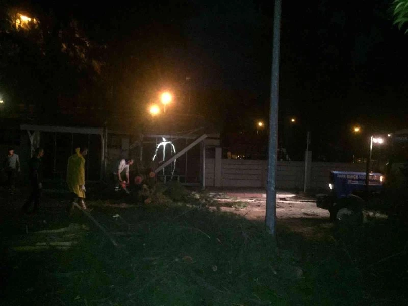 Nazilli Belediyesi’nden fırtınada yaşanan olumsuzluklara anında müdahale
