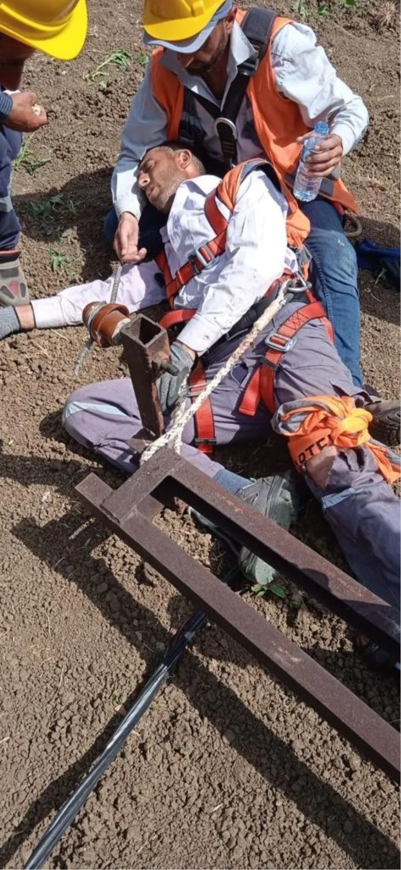 Tekirdağ’da elektrik direğinden düşen işçi ağır yaralandı

