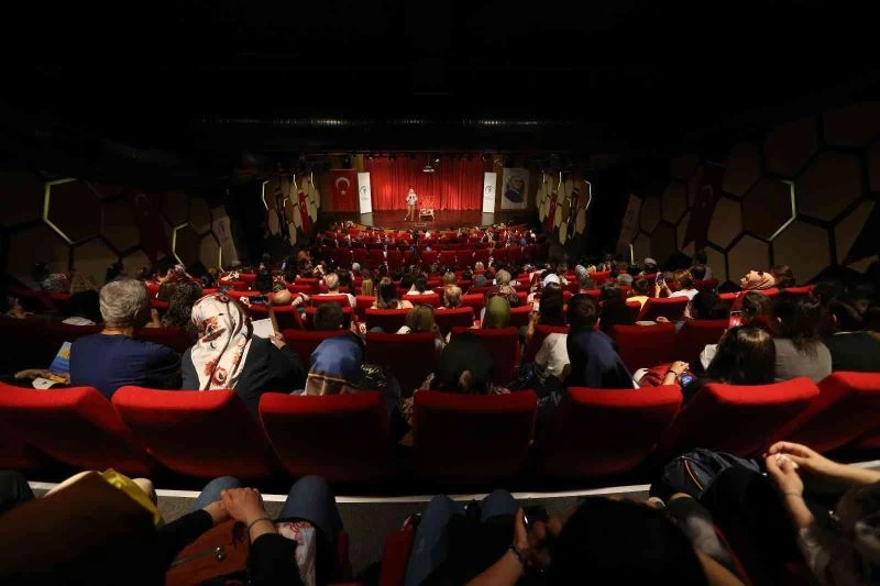 Binlerce ziyaretçinin akın ettiği Merkezefendi 2. Kitap Günleri sona erdi
