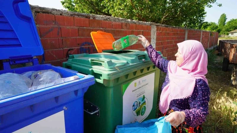 500 kilogram zirai atığa bir kuzu
