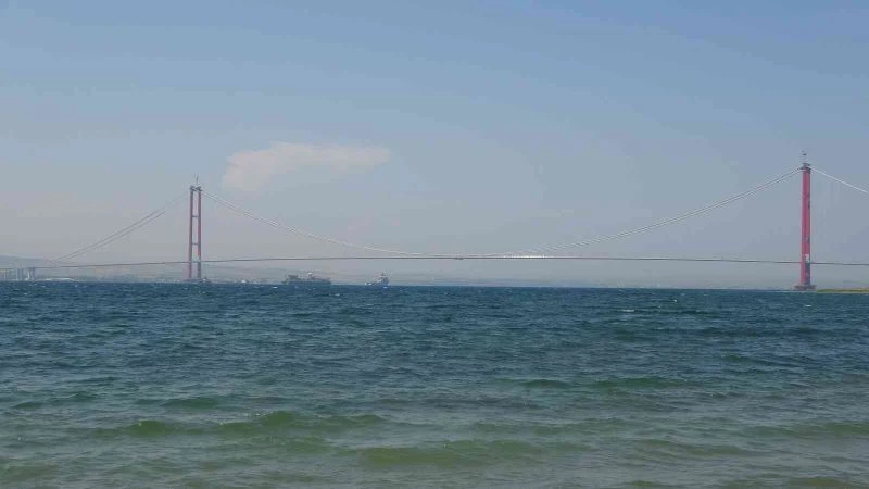 ‘Castoro 10’ isimli gemi 1915 Çanakkale Köprüsü’nün altından geçti
