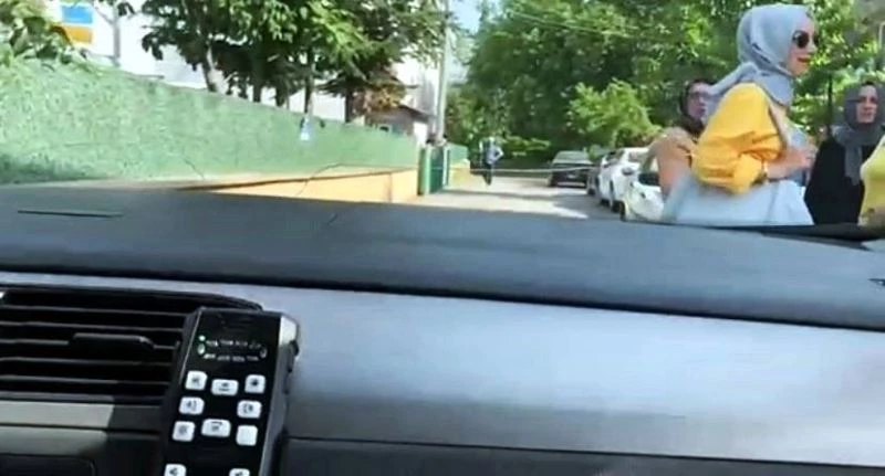 Kimliğini evde unutan görme engelli öğrenciyi polis sınava yetiştirdi
