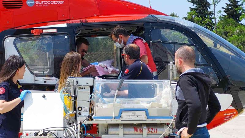 ’Parmak bebek’ ambulans helikopterle hastaneye sevk edildi
