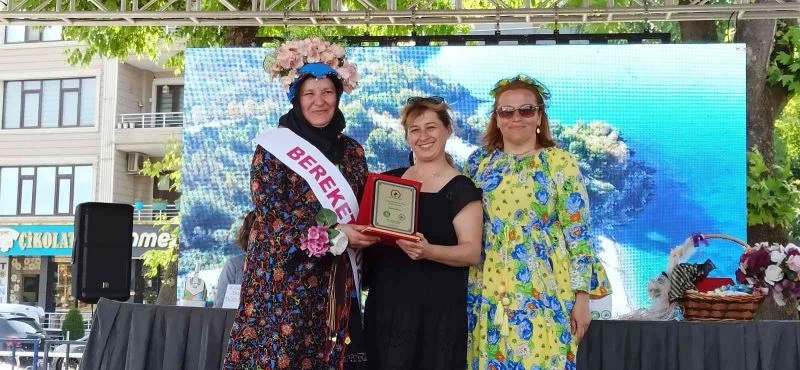 53 yaşında gelen güzellik tacı
