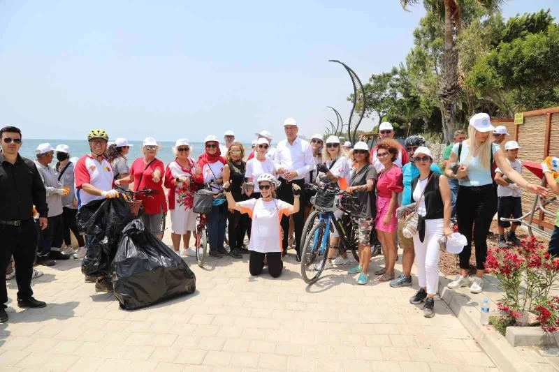 Mezitli Belediyesinden sahil temizliği ve kompost dağıtımı
